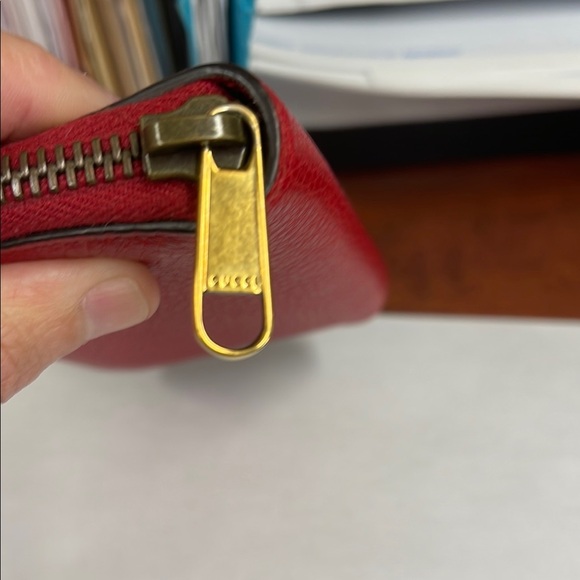 Gucci Red Leather Zip Wallet with Logo - Picture 3 of 13